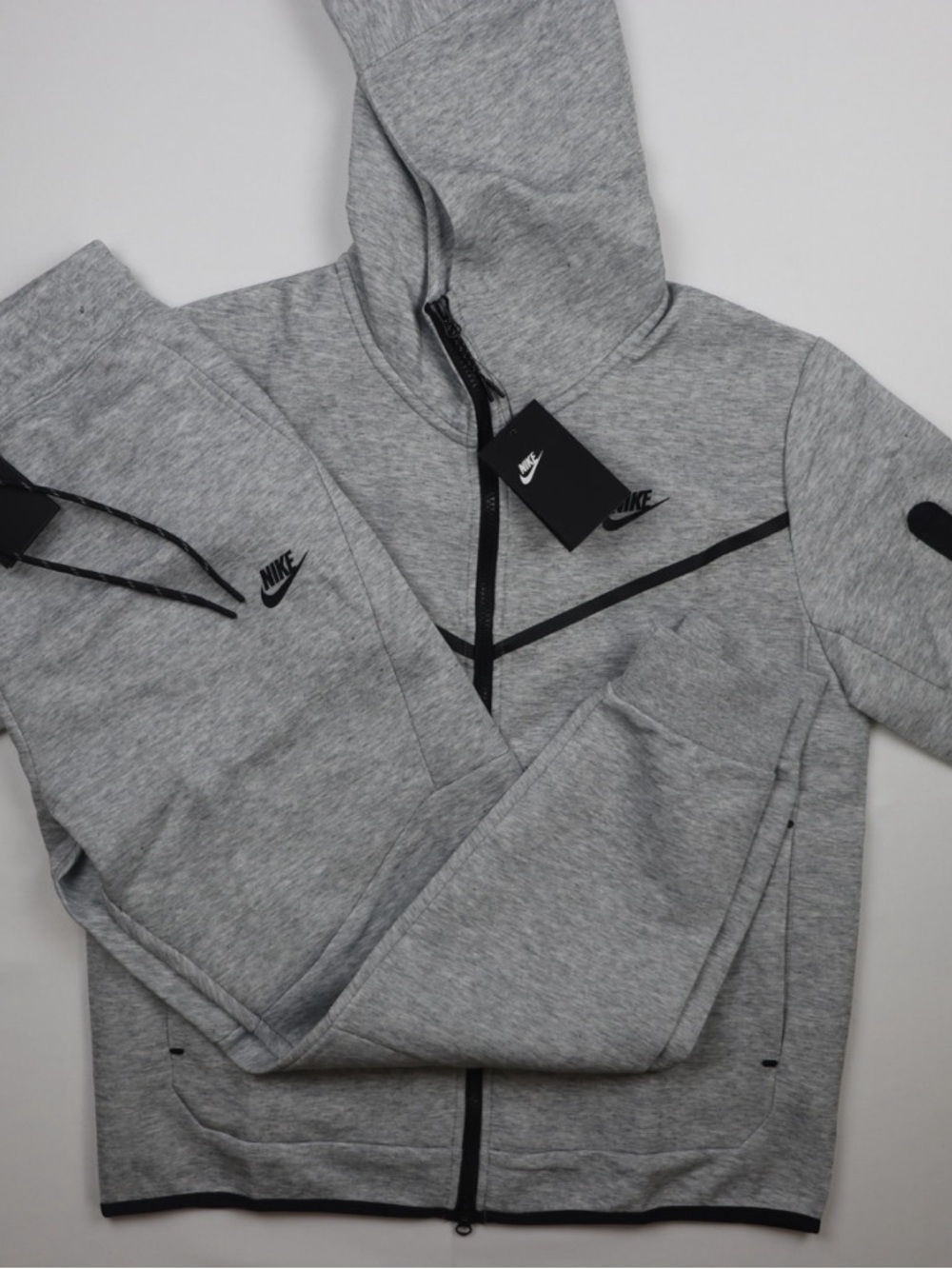 Nike Tech Fleece Hoodie & Joggers Set – Gray